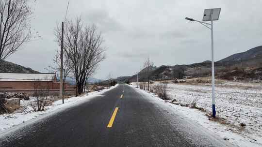 【原创】开车行驶在雪地公路上 下雪开车