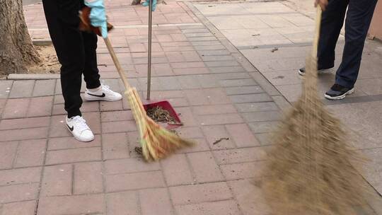 社区街道志愿者打扫卫生