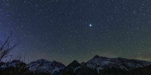 玉龙雪山双子座流星星空