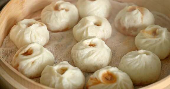 肉包子小笼包中华传统美食面食蒸笼