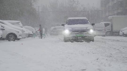 城市大雪交通