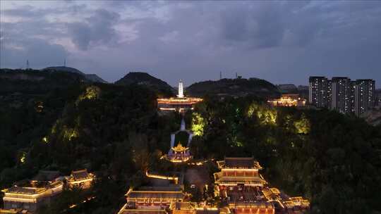 山中古建筑夜景灯火通明景象兰州白塔寺夜