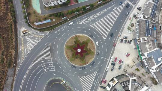 安徽省黄山市黄山区汤口车队穿城而过