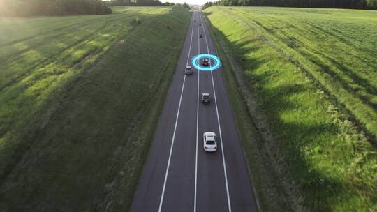 公路上自动驾驶的汽车