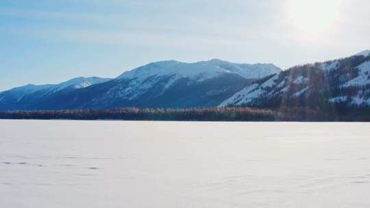 阿勒泰，雪山，冰湖