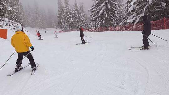 POV拍摄的滑雪者视频素材模板下载