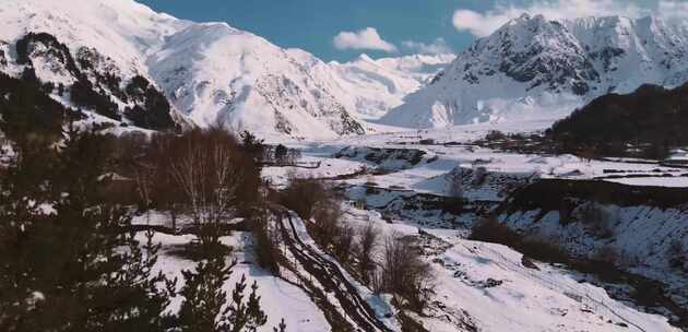 雪山村