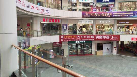 疫情解封商场门店商店人流