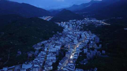 航拍广东茂名信宜钱排镇群山环绕的城镇夜景