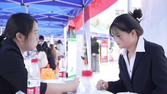 高校大学生毕业校园招聘会双选会