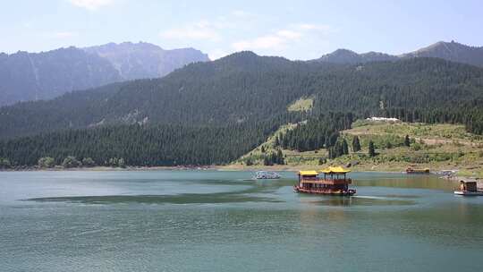 新疆乌鲁木齐天池景区游船