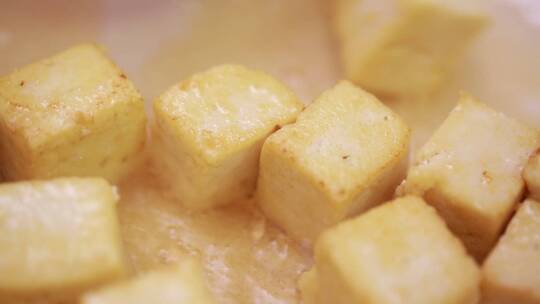 炸豆腐平底锅煎制豆腐块