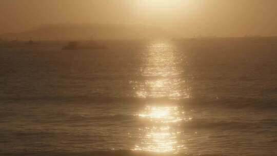 波光粼粼的海面 海上日出海面