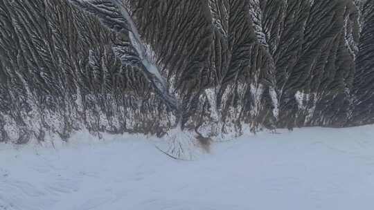 新疆北疆独山子大峡谷纹理雪山高空航拍