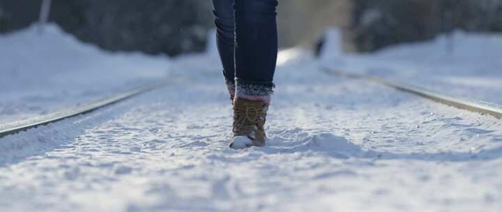 走路，脚，女人，雪