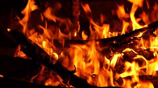 【4K60】高清篝火燃烧木棍燃烧火焰素材视频素材模板下载