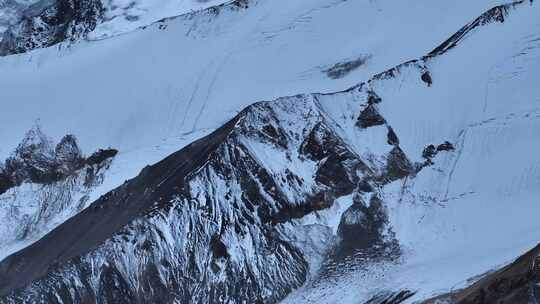 新疆雪山