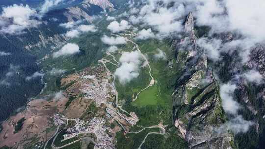 扎尕那云海村庄航拍，自然风景旅行