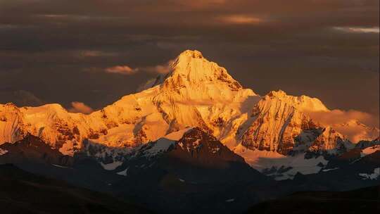 日照金山雪山之巅励志震撼史诗风光视频