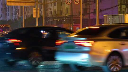 大城市下班高峰期夜晚夜景交通汽车车辆车流