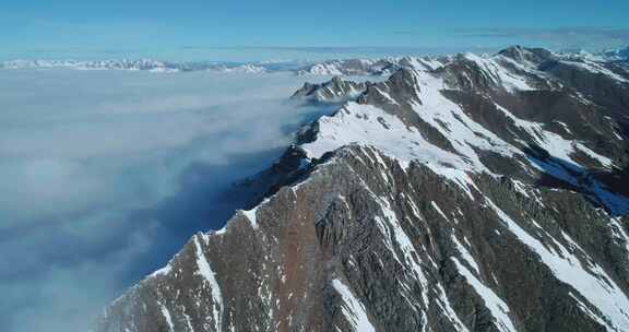 航拍川西雪山巴郎山美丽风景高原地貌