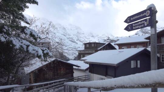 晴天有大雪的山村视频素材模板下载