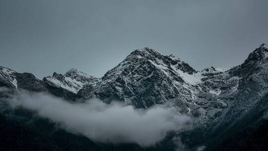 阴天白马雪山延时