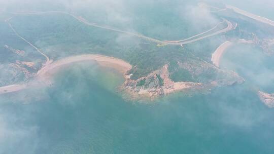 中国大连海边海岛平流雾云层大海礁石