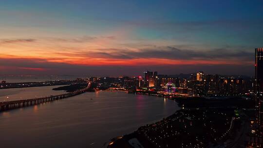 深圳宝安欢乐港湾摩天轮夕阳下航拍大景前进