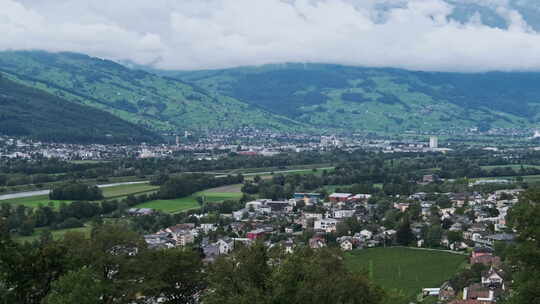 莱茵河畔瓦杜兹山谷风景全景列支敦士登阿尔卑斯山视频素材模板下载