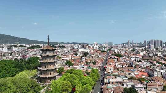 晴天下航拍福建泉州鲤城区西街开元寺双塔