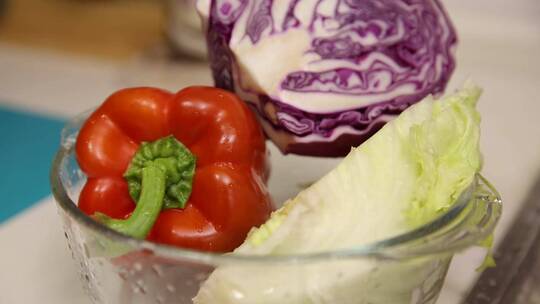 健康瘦身蔬菜沙拉视频素材模板下载