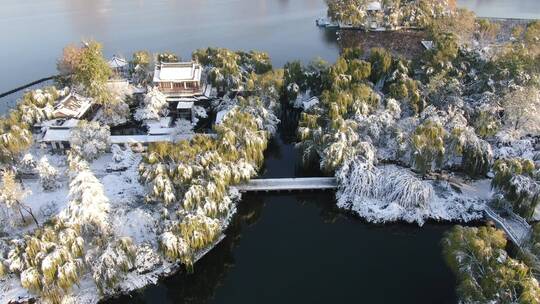 航拍山东济南大明湖景区冬季雪景