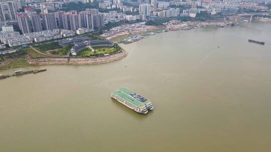 航拍长江江面大型货轮