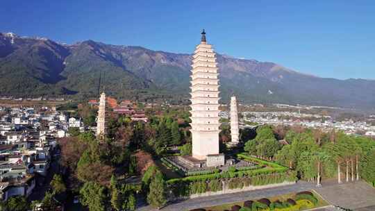 冬季云南大理古城崇圣寺三塔日出清晨航拍