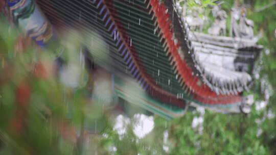 古建筑屋檐雨滴