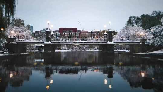 波士顿市中心雪景桥河流摩天大楼夜景灯光