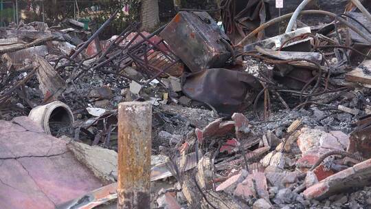 烧焦的房子留下一片废墟视频素材模板下载