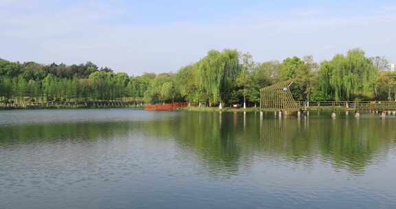 春天溧阳燕山公园美丽湖水绿色森林城市绿化