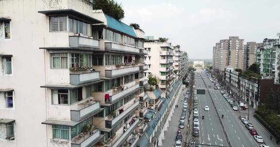 穿梭于高层住宅小区内实拍镜头