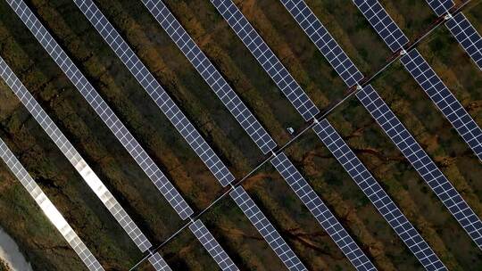 太阳能光伏电池板发电碳达峰能源绿色低碳