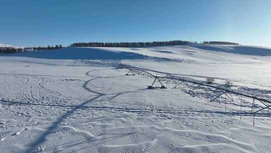 呼伦贝尔冬季雪景白雪覆盖的田野