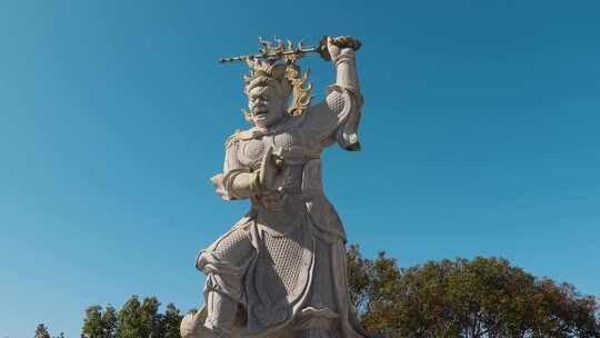 浙江旅游普陀山南海观音铜像旁天王石雕石像