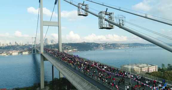 伊斯坦布尔博斯普鲁斯海峡大桥欧亚马拉松鸟瞰图