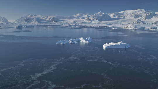 飞越南极洲极地海洋，雪山视频素材模板下载