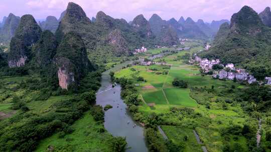 航拍桂林阳朔遇龙河景区竹筏漂流