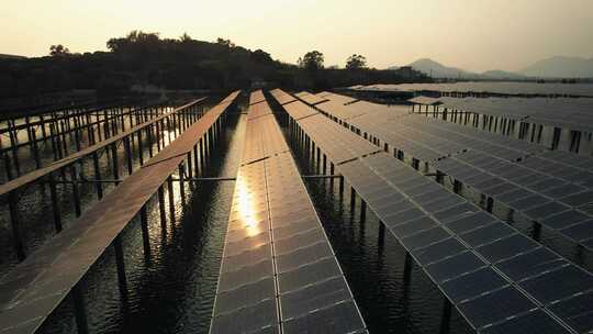 航拍乡村水上太阳能光伏发电站