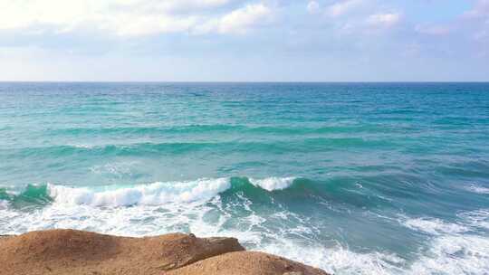 溅起的海浪海水