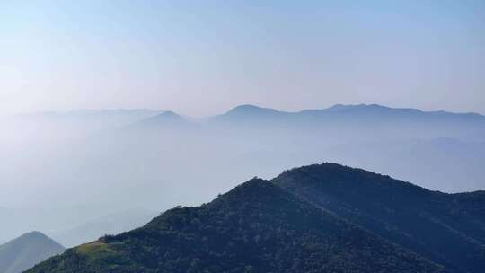 长焦航拍清晨日出群山青山万重山平流雾云海