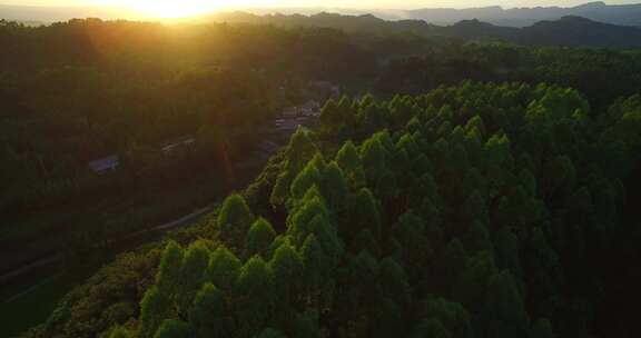 夕阳下的四川山村航拍美丽风景
